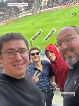 Galatasaraylı Ünlüler Şampiyonluğu Böyle Kutladılar