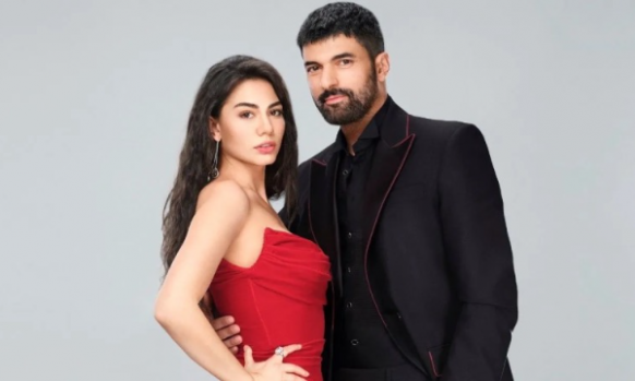 Demet Özdemir ve Engin Akyürek'in yer aldığı "Adım Farah" dizisinin setinden ilk fotoğraflar