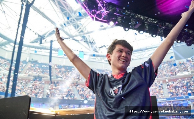 16 yaşındaki genç Fortnite turnuvasından 17 milyon lira kazandı