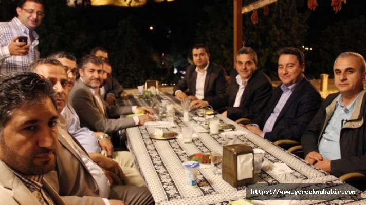 Babacan ve ekibinin yeni partiye üyelik için koştuğu iki şart ne?