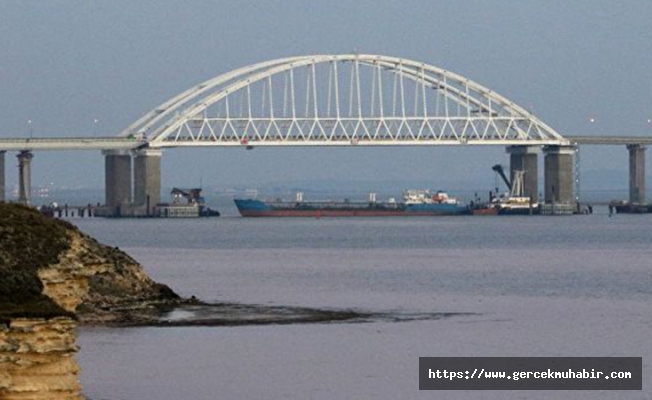 Ukrayna Kerç Boğazı'nda bir Rus tankerini alıkoydu