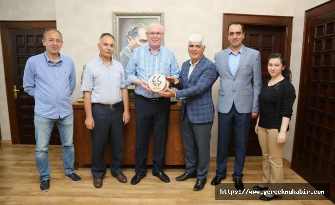 Seyyar Tuhafiyeciler ve İşportacılar Odası’nda Başkan Kurt’a ziyaret