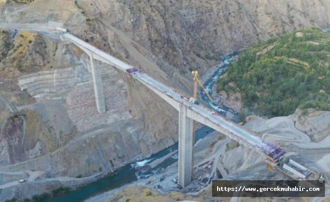 Türkiye’nin en yüksek köprüsü Bitlis’te yapıldı Türkiye’nin en yüksek köprüsü Bitlis’te yapıldı