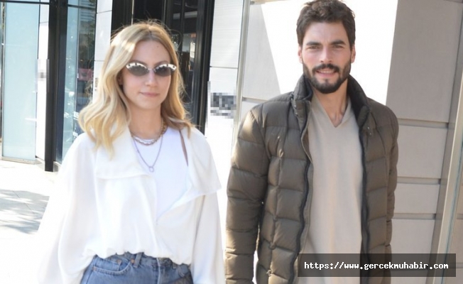 Akın Akınözü sevgilisi Sandra Pestemalciyan'la uçakta aşka geldi