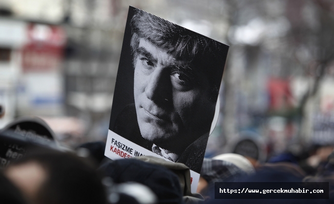 Gazeteci Hrant Dink Agos gazetesi önünde anıldı