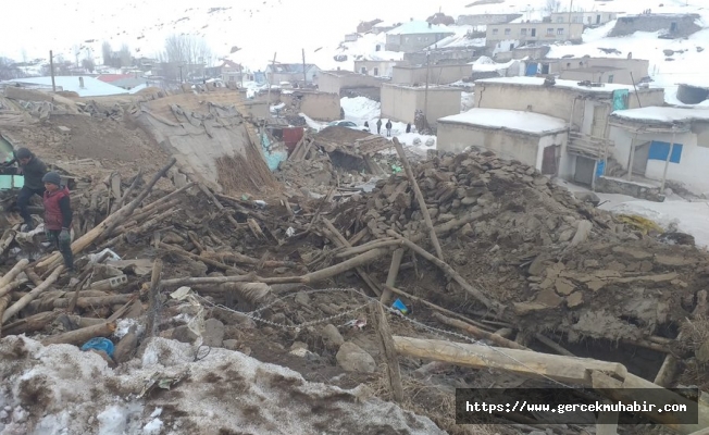 Türkiye-İran sınırındaki deprem Van'da yıkıma sebep oldu