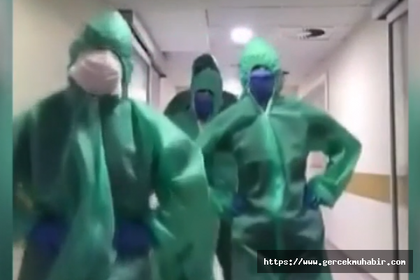 Hastalara penguen dansı ile moral verdiler