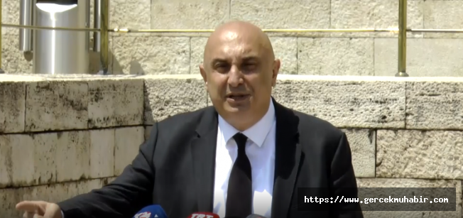 Özkoç: Bir Bakan, Bir Gazeteci İle İlgili Bu Sözleri Kullanamaz!