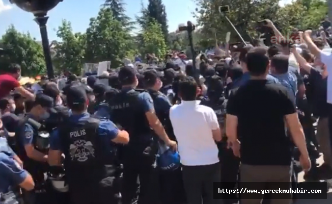 Ankara Adliyesi Önünde Baro Başkanları ve Avukatlara Polis Müdahalesi