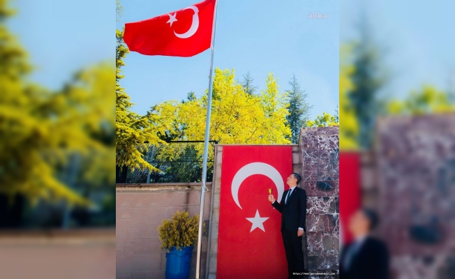 Bakan Selçuk: Yarın sabah 09.00'da, bütün okullarımızdan İstiklal Marşı'mız ardından ders zilimiz yükselecek
