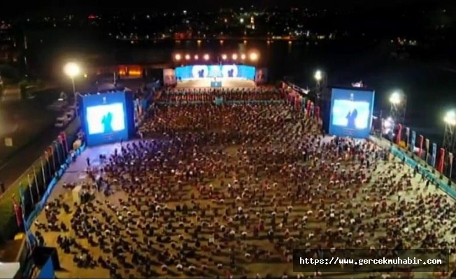 Bakan Koca’yı zorda bırakan soru: Virüs AKP etkinliklerine uğramıyor mu?