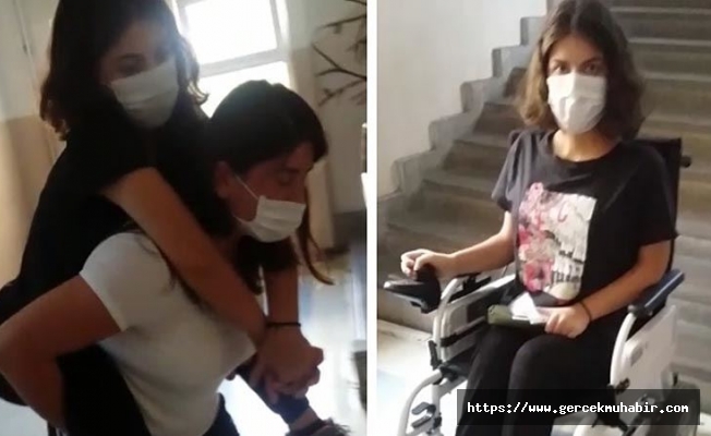 Engelli öğrenciye 3.katta sınav yapıldı, annesi sırtında taşıdı