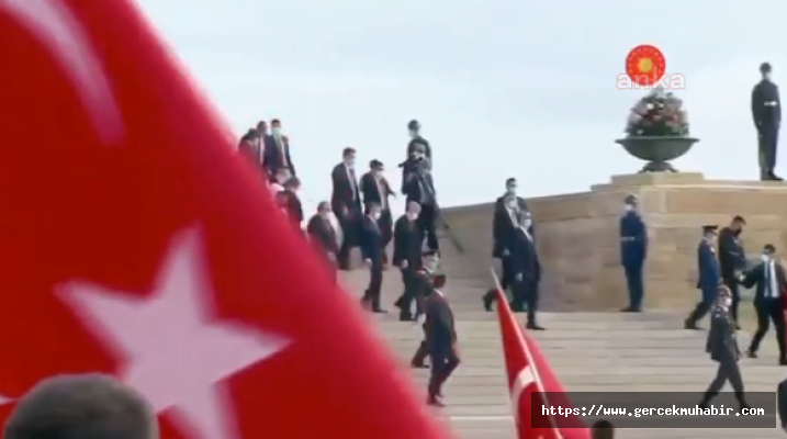 Devlet Erkanı Anıtkabir'de Ata'nın Huzuruna Çıktı