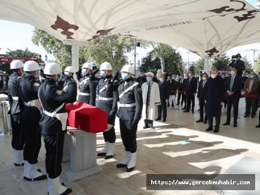 Burhan Kuzu İstanbul'da Toprağa Verildi