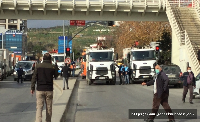 AKP'li belediye İBB ekiplerinin yolunu kesti, kesilen yol polis tarafından açıldı