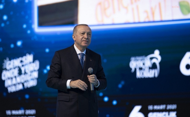 Erdoğan: "Ülkesine gözünü kırpmadan ihanet edenler göreceksiniz, sakın örnek almayın"