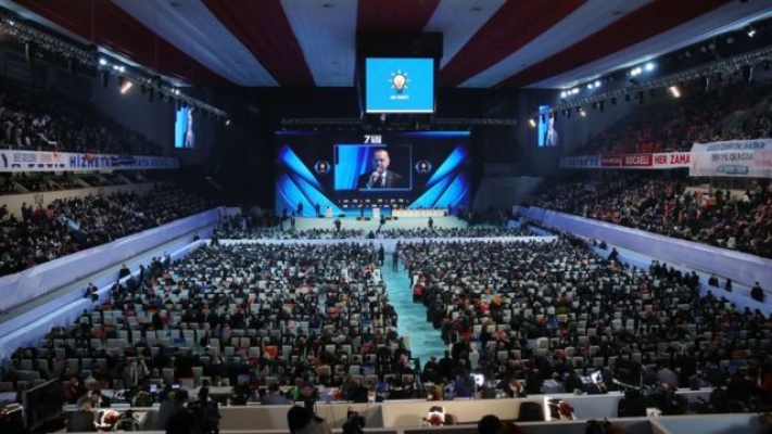 Erdoğan yeniden AKP Genel Başkanı seçilirken, parti üst yönetiminde dikkat çeken değişim yaşandı
