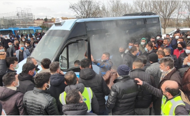 UKOME toplantısı sonrası olay çıktı; Bir minibüsçü aracını yakmaya çalıştı