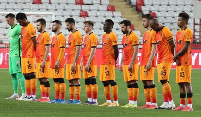 Galatasaray'da sene sonu sözleşmesi bitecek futbolcular