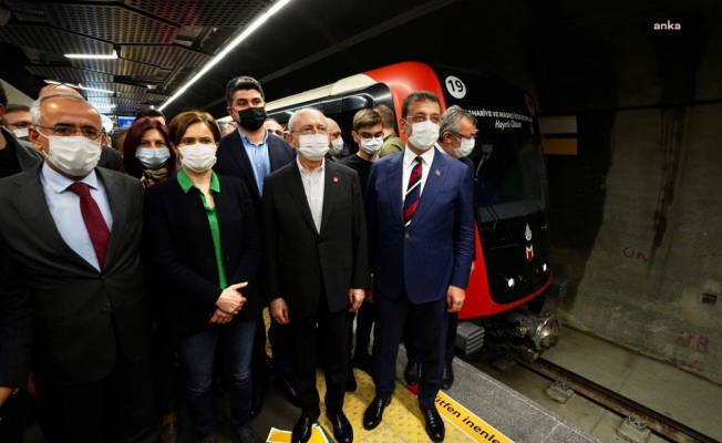 Kılıçdaroğlu, İmamoğlu ile birlikte, kadın vatmanın kullandığı metroya bindi vatandaşları selamladı