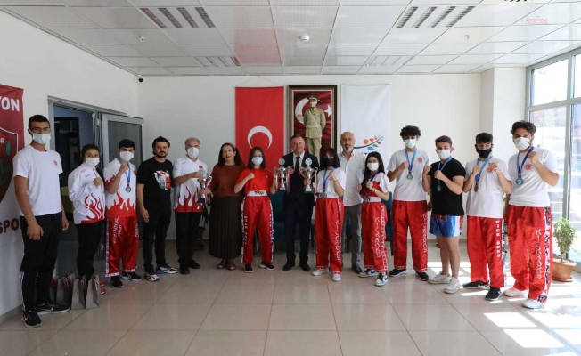 Şampiyon Sporculardan Hatay Büyükşehir Belediye Başkanı Savaş'a Ziyaret