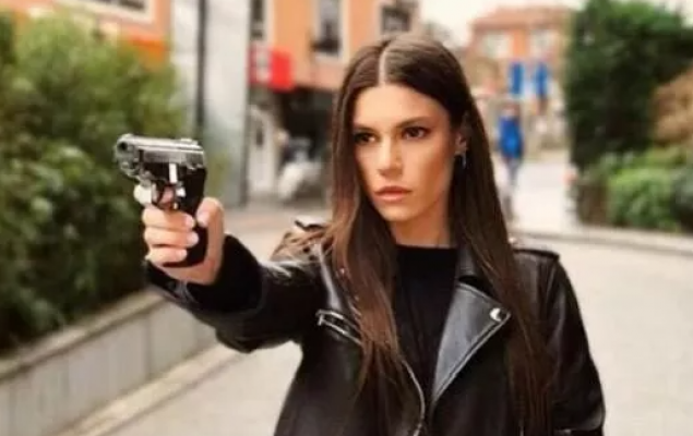 Arka Sokaklar dizisinin Zeliha Çoban’ı Yüsra Geyik, 15 yıldır rol aldığı diziye veda etti
