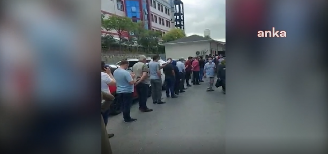 Aynı Anda Bin Kişiye Verilen Aşı Randevusu İsyan Ettirdi