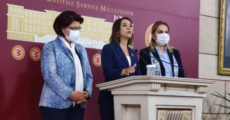 Kadın Komisyonu’ndan çekilen CHP'li vekiller: Tiyatroya dönüştürüldü. Figüran olmayı reddediyoruz