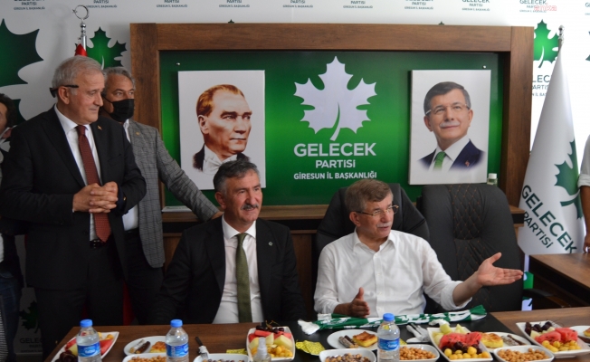 Ahmet Davutoğlu'ndan AKP iktidarına: "Devleti 3-5 çeteye, 3-5 yolsuza peşkeş çektiler”