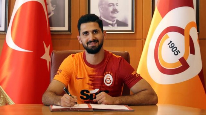 Galatasaray, Emre Akbaba'nın sözleşmesini 2023'e kadar uzattı