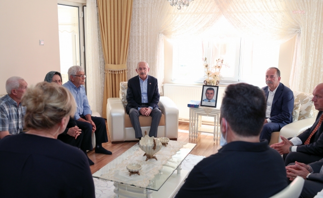 Kılıçdaroğlu'ndan şehit polis Serhan Alışkan'ın ailesine taziye ziyareti