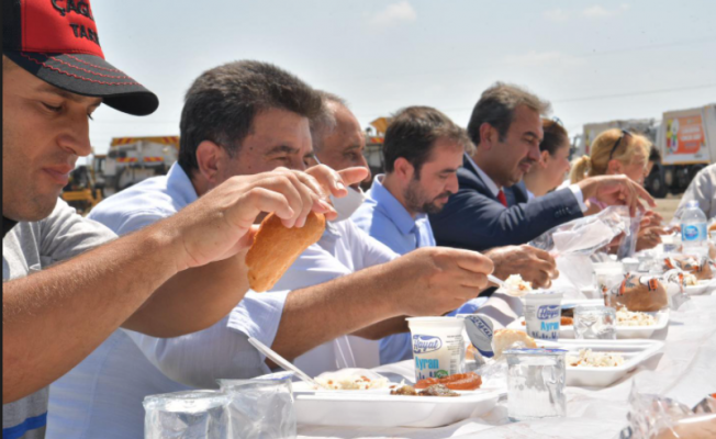 İşçiler Soner Çetin’i bağrına bastı