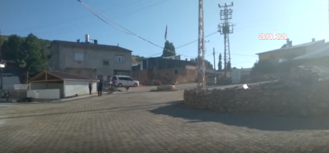 Sivas Gaziköy'de Halk, Merkeze Ulaşabilmek İçin 200 Lira Verip Özel Araç Tutmak Zorunda