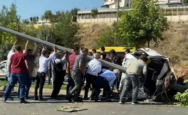 Gaziantep'te İkiye Bölünen Otomobilde 2 Kişi Hayatını Kaybetti