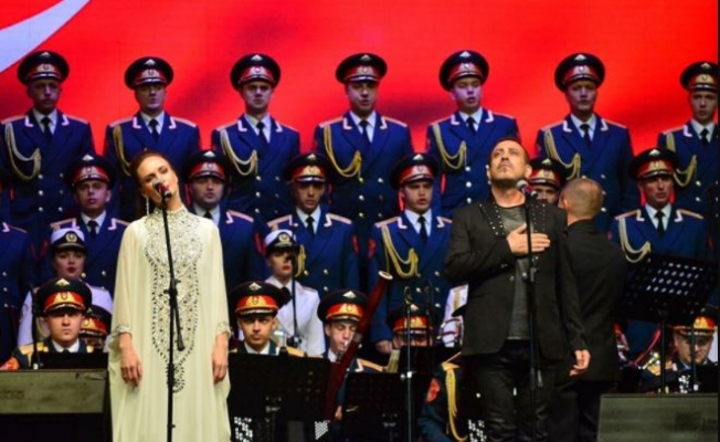 Haluk Levent, Rus Aleksandrov Kızılordu Korosu ile konser verdi!