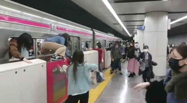 Tokyo'da trene saldırı