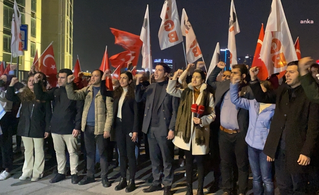 ABD Deniz Kuvvetleri’ne ait askeri gemide görevli personelin başına çuval geçiren 17 kişi serbest bırakıldı