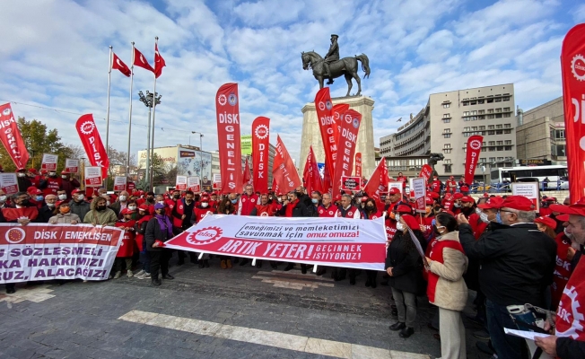 DİSK'ten TL Eylemi; ''Türk Lirası değer kaybettikçe, biz kaybediyoruz, emeğimiz ucuzluyor''