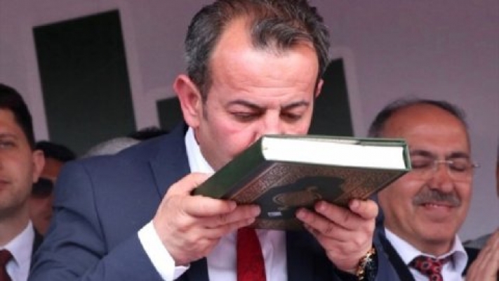 Tanju Özcan: "Kuran-ı Kerim’i ve Hz. Peygamber'in hadis-i şeriflerini okuyarak sosyal demokrasiyi benimsemiş biriyim”