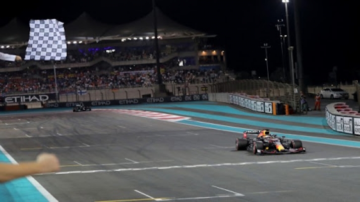 Nefes kesen yarışta şampiyon son turda Hamilton'u geçen Verstappen oldu