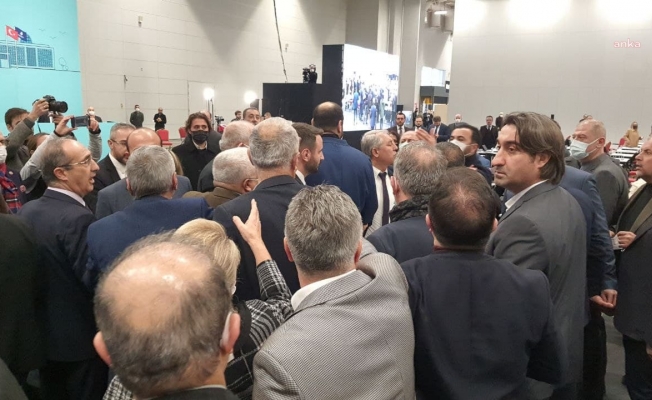 İBB Meclisi'nde gerginlik çıktı. AKP ve CHP'li üyeler arasında itişme yaşandı