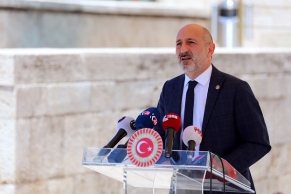 Öztunç, Elbistanlı Öğrencilere Sahip Çıktı: "Onarım Ne Zaman Bitecek?"