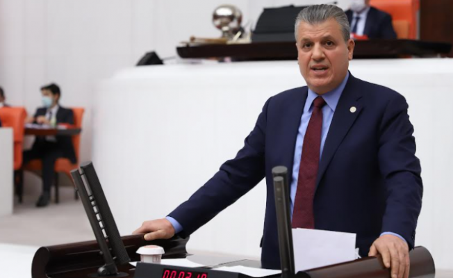 Ayhan Barut, Sarıçamlılar için iktidarı göreve çağırdı: "Evlerin çatısı akıyor, okul ve sağlık ocağı bile yok"