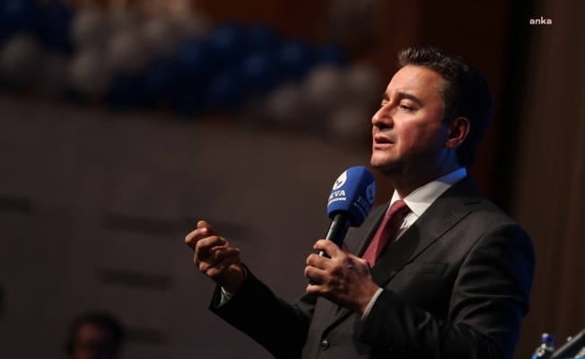 Babacan: Yokuş aşağı yuvarlanan, kemer takmayan, hatta arabada kemer olmadığını bile fark etmeyen bir yönetim iş başında