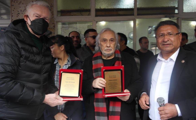 Müjdat Gezen Ve Uğur Dündar, “Roman Dostu Sanatçı Ödülü” Aldı