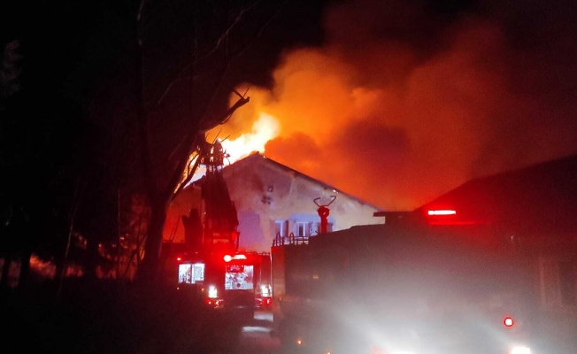 Aksaray'da 1927'de yapılan cezaevi yandı. CHP İl Başkanı: "-5 derecede bu cezaevi nasıl yandı"