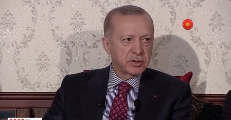 Erdoğan'dan tavsiye: “Her akşam yatarken manda yoğurdu. Manda yoğurdu hakikaten kalitedir çok iyidir. İçine Medine hurması doğrarım. Kestane balı ve yulaf ezmesi atarım"