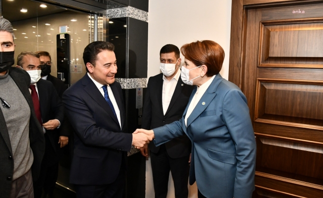 İstişare turuna çıkan Ali Babacan, ilk ziyaretini Meral Akşener’e yaptı
