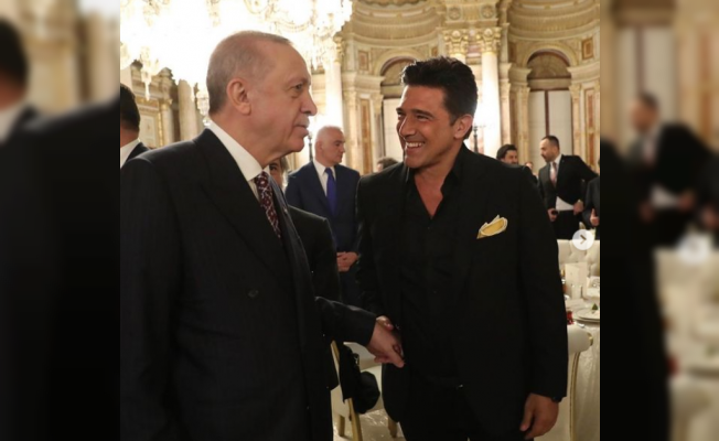 Hakan Ural, ''Sevmek Ayıp mı Yahu'' Paylaşımına Gelen 'Yalaka' Eleştirilerine Yanıt Verdi