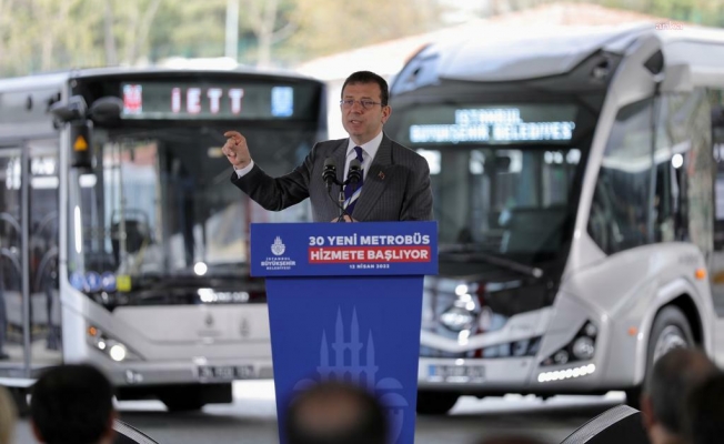 İstanbul'da 30 yeni metrobüs hizmete girdi. İmamoğlu: "İstanbul'u tek bir insafa bırakmadığımızın örneğidir bu manzara"